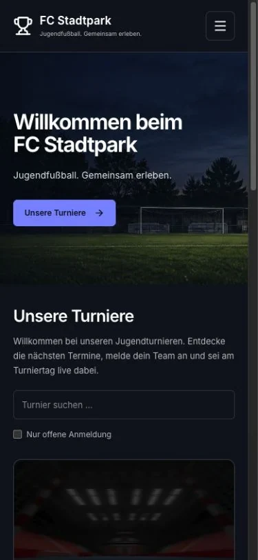Mobile Vereinsseite mit Turnierübersicht und Anmeldebutton.